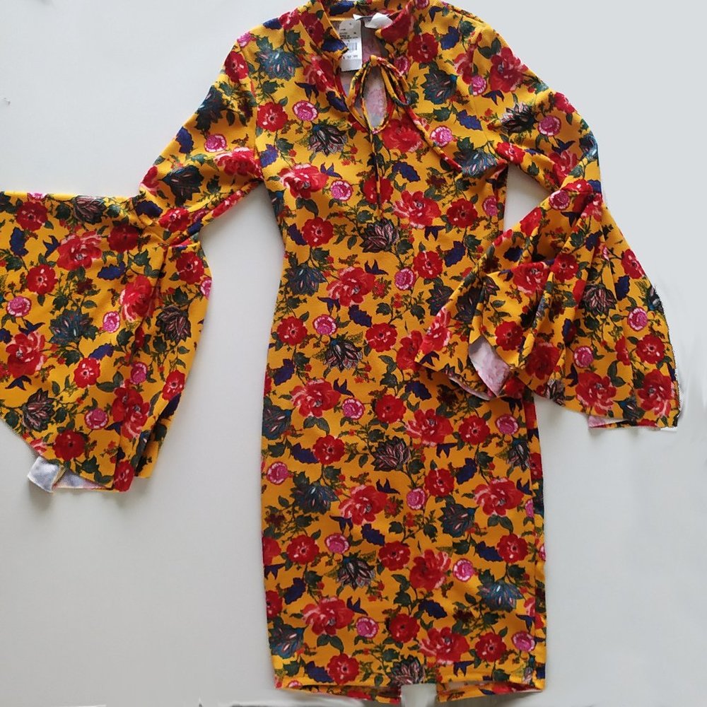 NWT Yellow floral trumpet sleeve dress